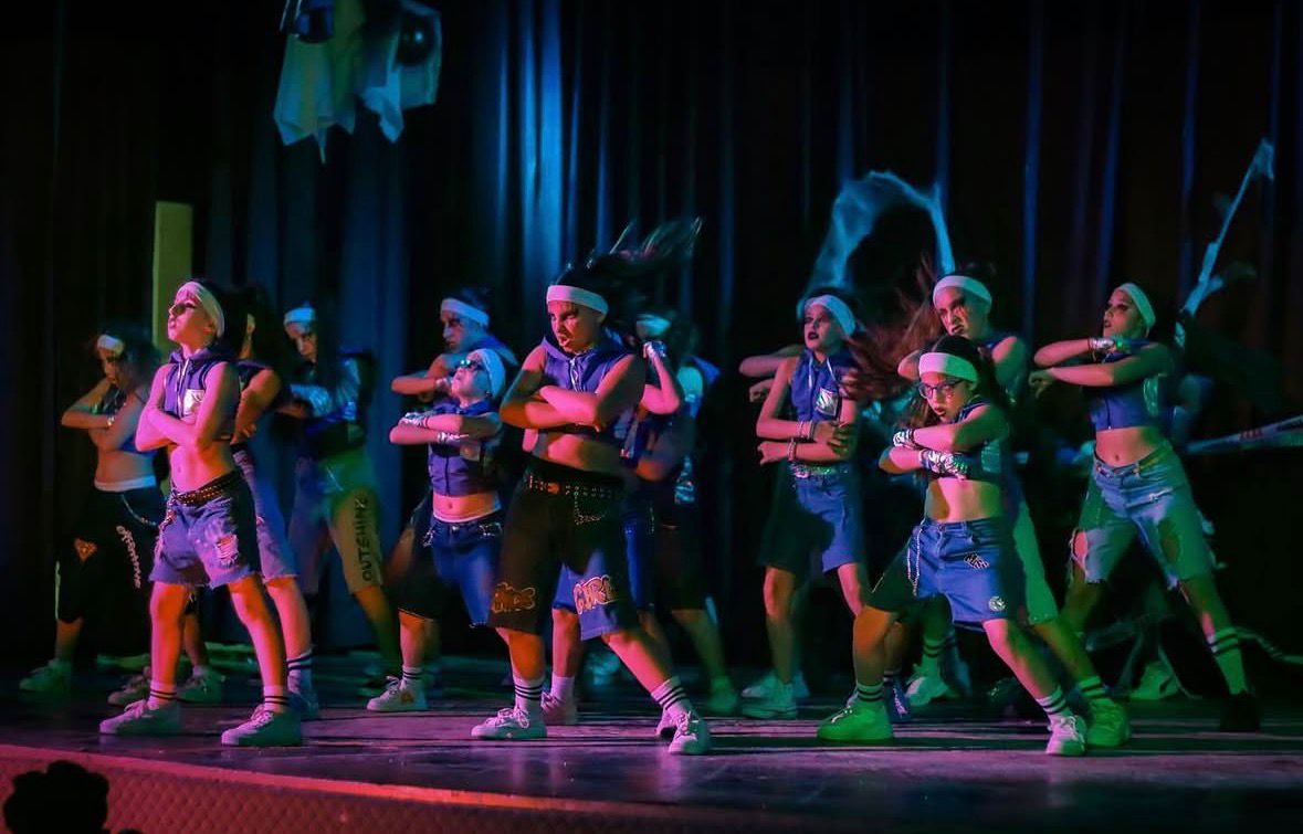 Crew Outshine